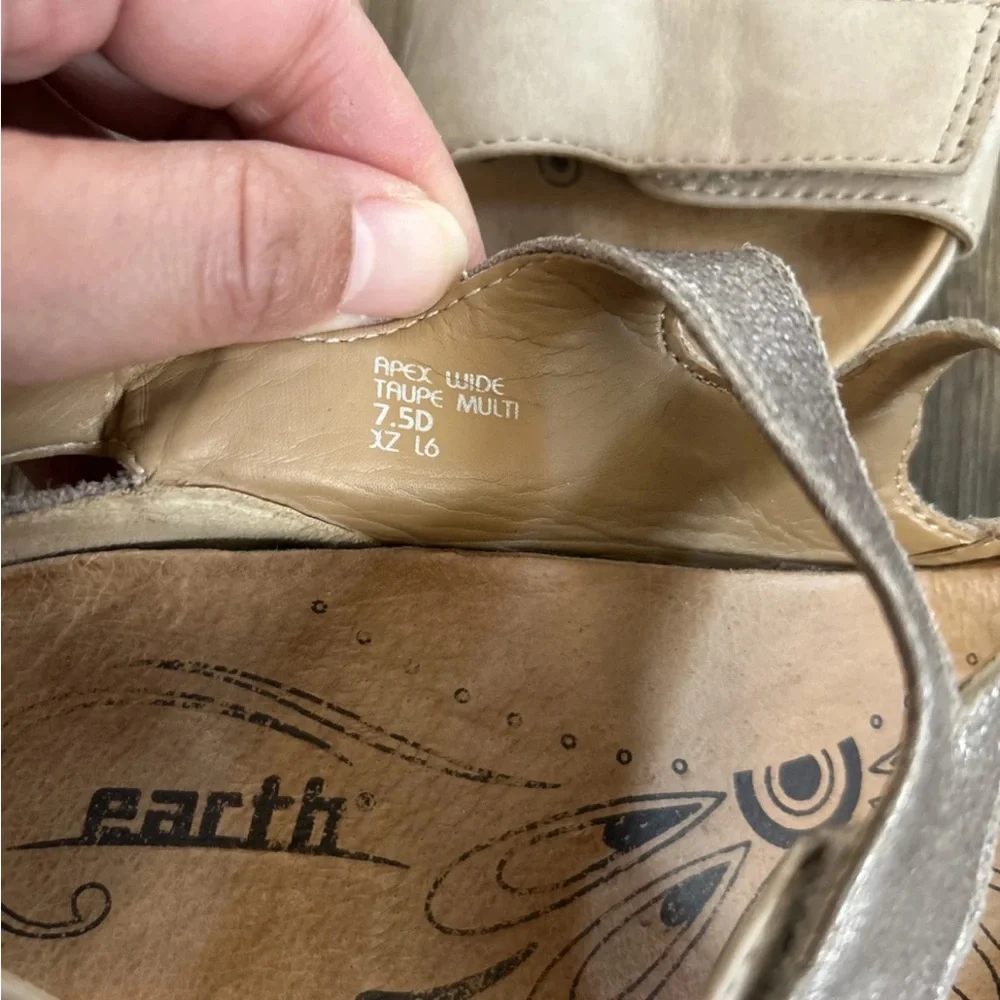 Earth Sandals Womens 7.5D W Apex Taupe Wide Strappy Leather Casual Open Toe